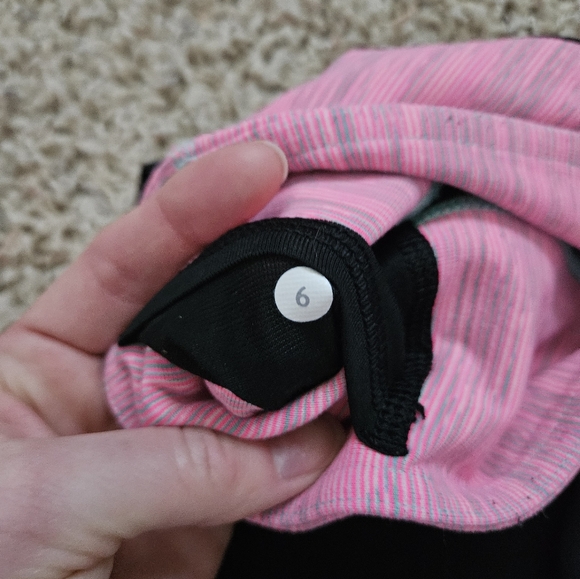 Lululemon Breathe Easy Crop Leggings Black/Pink - size 6 - Picture 3 of 13